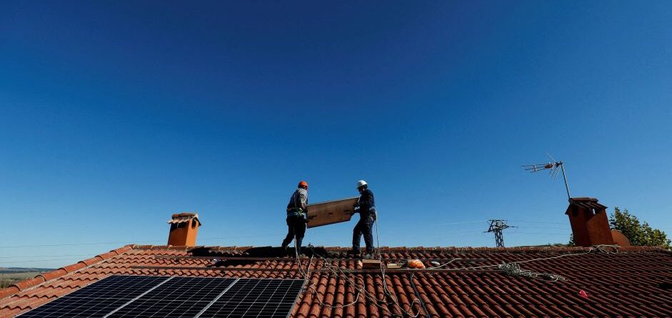 Investimentos em energia solar podem superar os de produção de petróleo pela 1ª vez, diz IEA